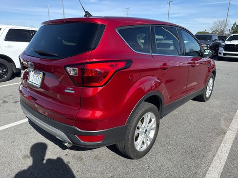 Used 2019 Ford Escape SE image 3