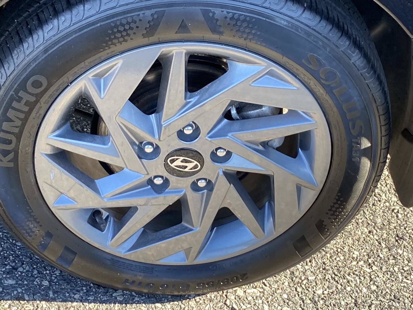 Used 2024 Hyundai Elantra SEL FWD image 25