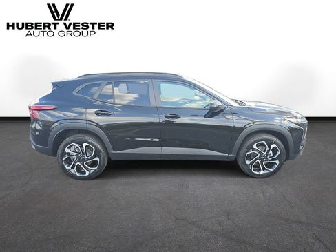 New 2026 Chevrolet Trax RS w/ Sunroof Package FWD image 5