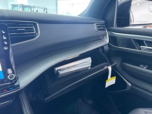 New 2026 Jeep Grand Wagoneer Limited AWD/4WD image 41