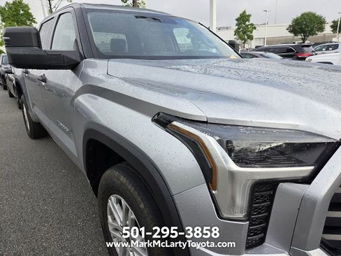 Used 2022 Toyota Tundra SR5 w/ SR5 Convenience Package AWD/4WD image 4