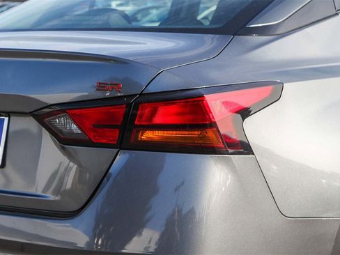 Used 2023 Nissan Altima 2.5 SR image 11