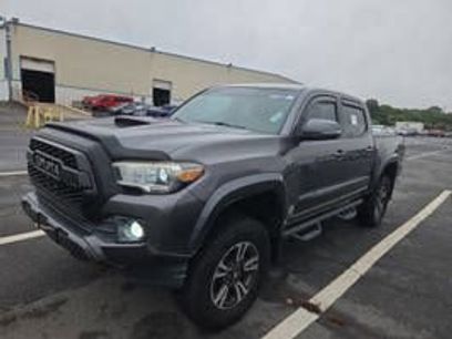 Used 2017 Toyota Tacoma TRD Sport w/ Tow Package (A/T)