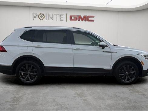 Used 2024 Volkswagen Tiguan SE AWD/4WD image 2