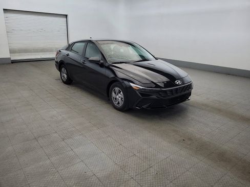 Used 2025 Hyundai Elantra SE FWD image 13