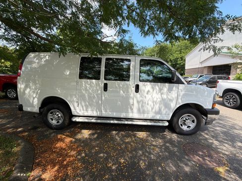 Used 2024 Chevrolet Express 2500 w/ Driver Convenience Package RWD image 6