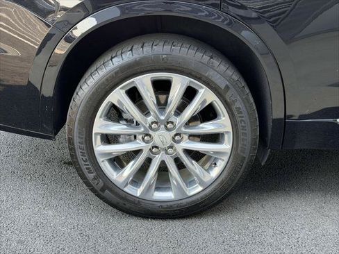 Used 2023 Cadillac XT6 Premium Luxury w/ LPO, Floor Liner Package AWD/4WD image 9