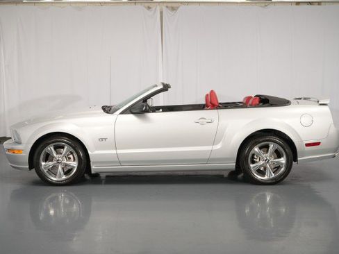 Used 2006 Ford Mustang GT image 2