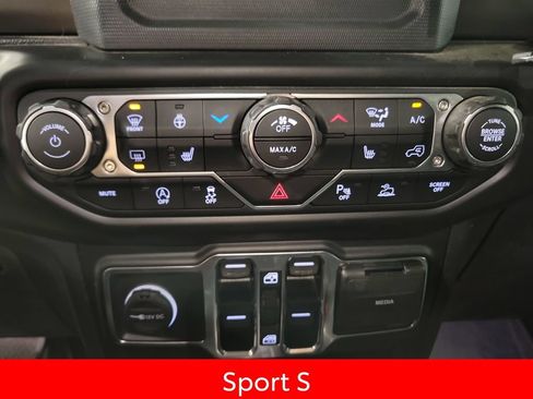 Used 2022 Jeep Wrangler Unlimited Sport AWD/4WD image 19