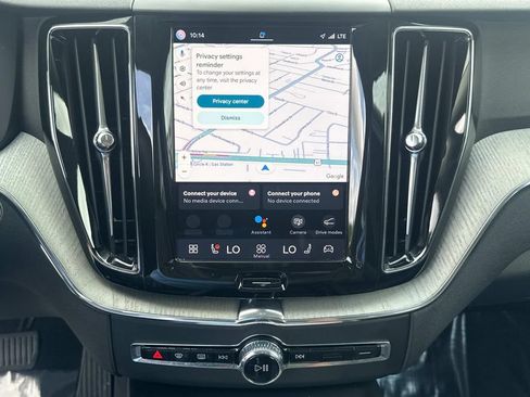 Certified 2025 Volvo XC60 B5 Plus AWD/4WD image 32