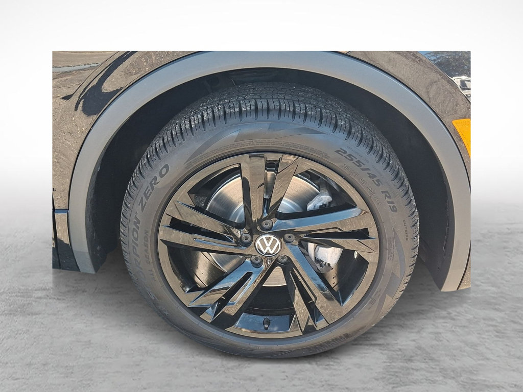Used 2024 Volkswagen Tiguan SE R-Line AWD/4WD image 9
