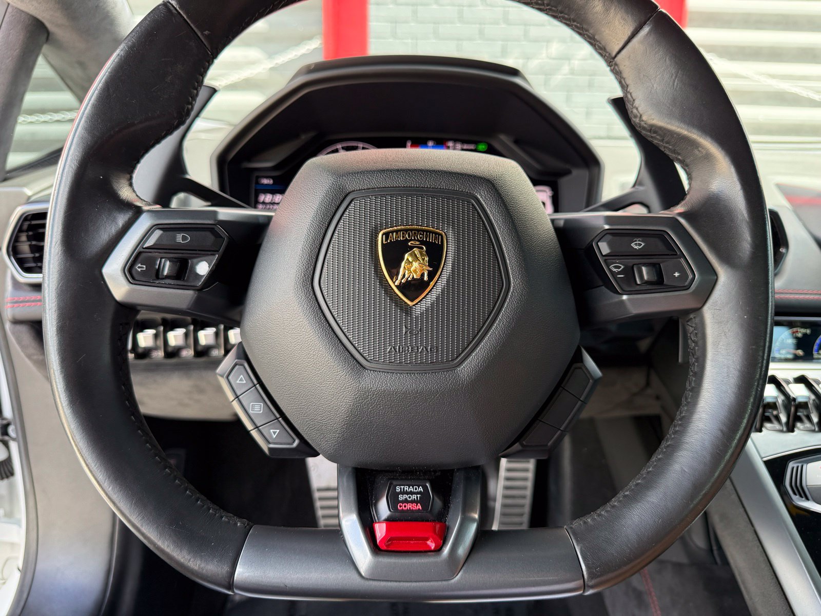 Used 2015 Lamborghini Huracan LP 610-4 AWD/4WD image 33