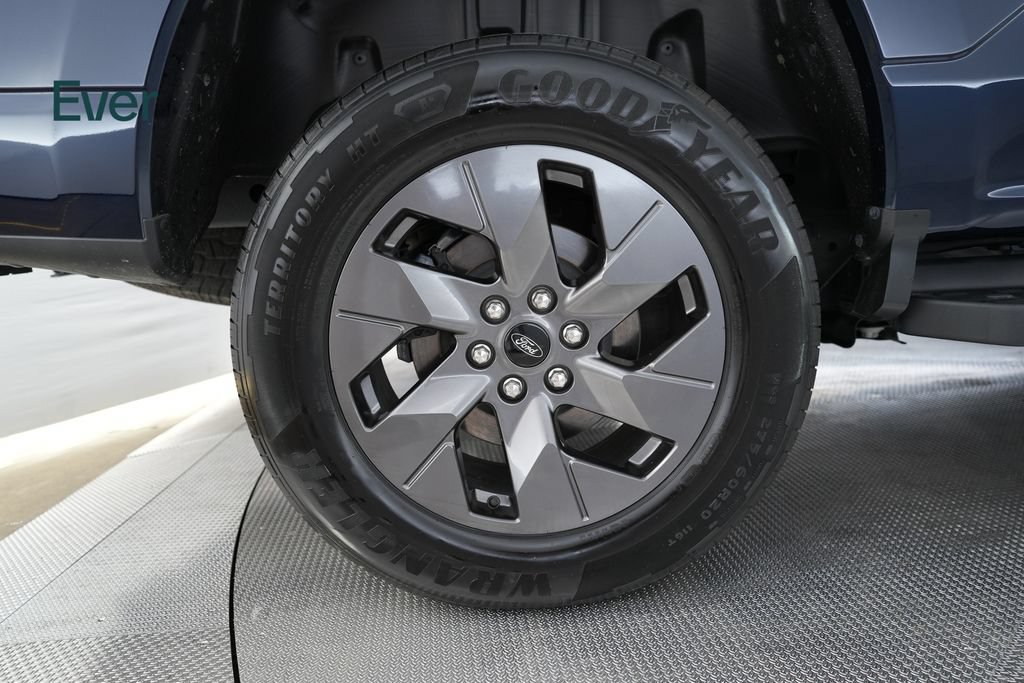Used 2024 Ford F150 Lightning XLT AWD/4WD image 14