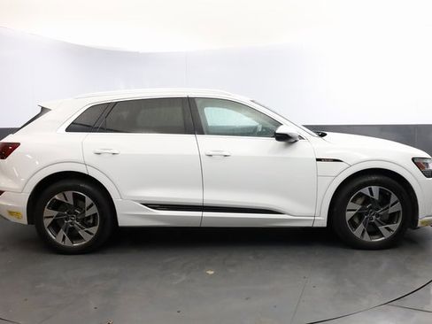 Used 2022 Audi e-tron Premium image 4