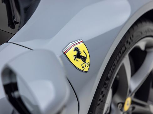 Used 2024 Ferrari SF90 Spider image 34