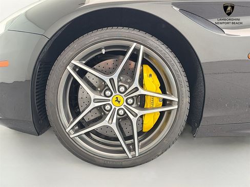 Used 2015 Ferrari California T RWD image 45