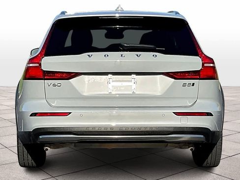 Used 2024 Volvo V60 B5 Cross Country Plus image 7