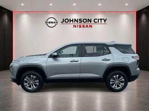 Used 2025 Chevrolet Equinox LT FWD image 8