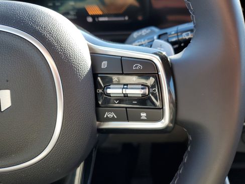 Certified 2025 Kia Carnival EX image 29