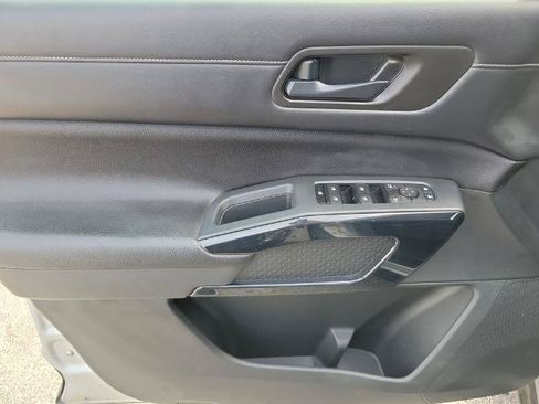 Certified 2024 Nissan Pathfinder SV FWD image 21