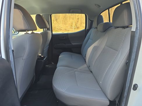 Used 2022 Toyota Tacoma SR w/ SR Convenience Package image 15