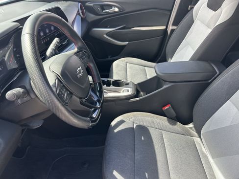 Used 2024 Chevrolet Trax RS FWD image 14