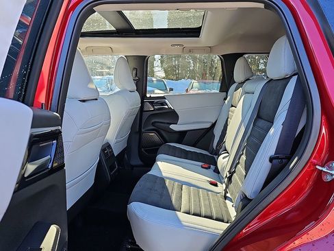 New 2026 Mitsubishi Outlander SE image 6