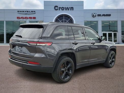 Used 2023 Jeep Grand Cherokee Altitude AWD/4WD image 6