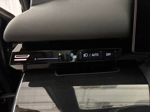 Used 2024 BMW 530i w/ M Sport Package RWD image 30