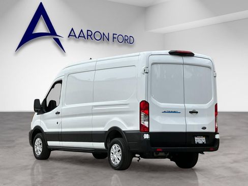 Used 2023 Ford E-Transit Medium Roof image 3