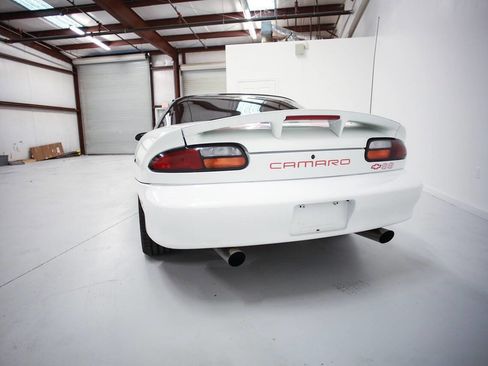 Used 2000 Chevrolet Camaro Z28 w/ SS Performance/Appearance Pkg image 7
