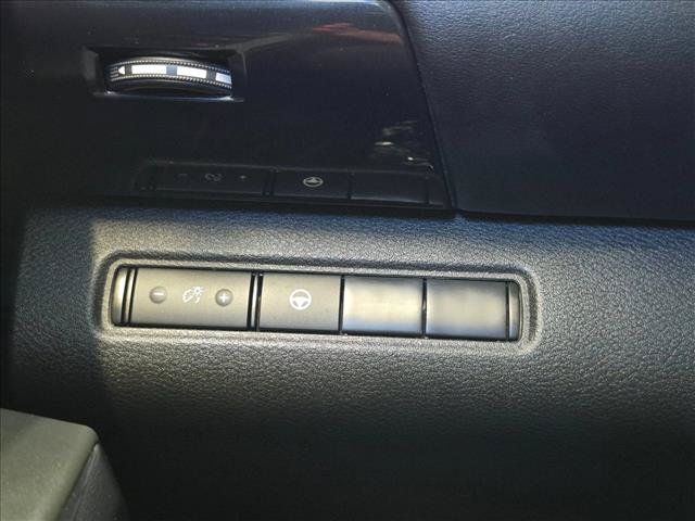 Used 2024 Nissan Pathfinder SV FWD image 16
