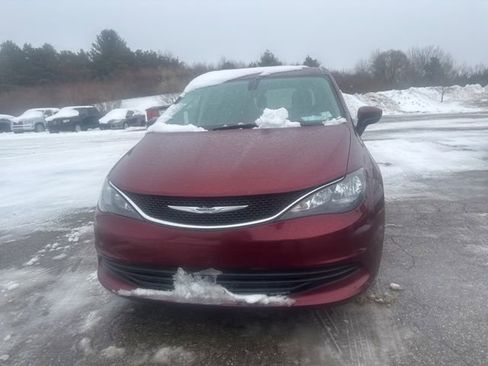 Used 2017 Chrysler Pacifica Touring image 5