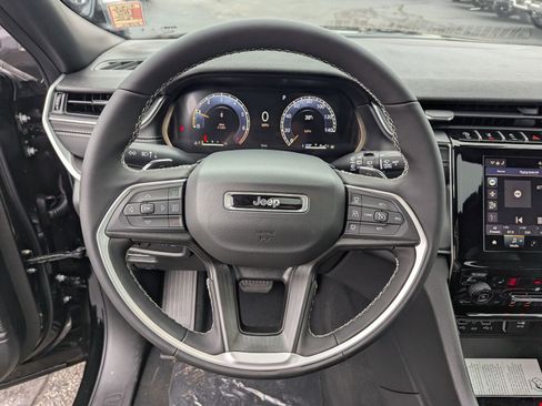 New 2025 Jeep Grand Cherokee L Altitude image 9