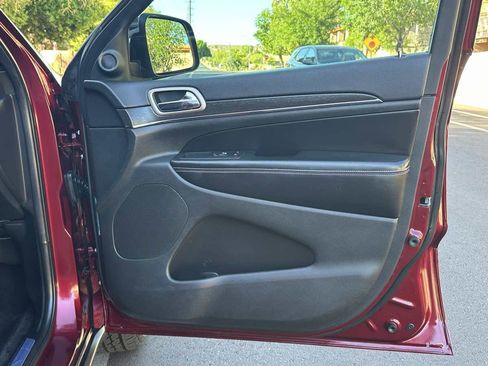 Used 2017 Jeep Grand Cherokee Limited w/ Luxury Group II image 42