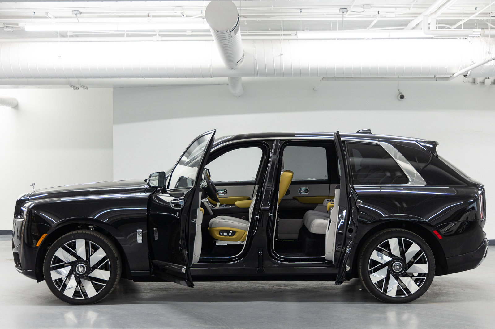New 2026 Rolls-Royce Cullinan AWD/4WD image 8