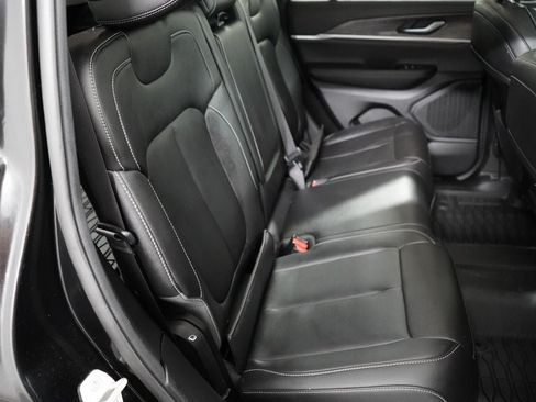Used 2023 Jeep Grand Cherokee Limited AWD/4WD image 21