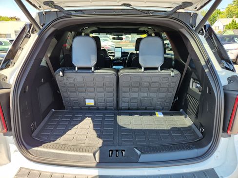 Used 2022 Ford Explorer ST w/ Equipment Group 401A AWD/4WD image 8