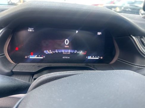 Used 2023 Jeep Grand Cherokee Altitude image 3