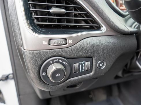 Used 2022 Jeep Cherokee Limited image 22