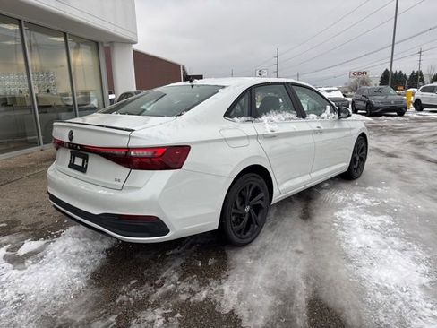Used 2025 Volkswagen Jetta SE w/ Sunroof Package image 6