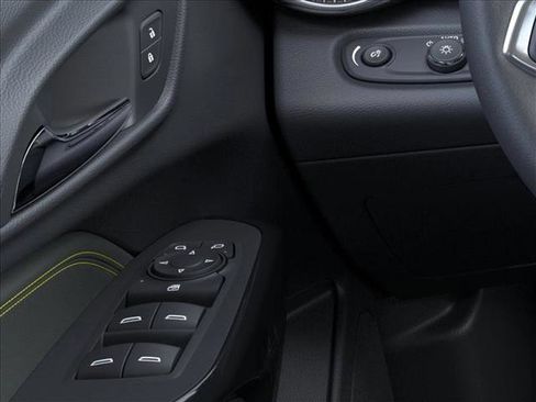 New 2026 Chevrolet Trax ACTIV w/ Sunroof Package FWD image 22