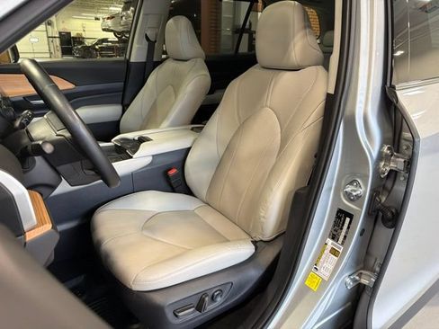 Used 2024 Toyota Grand Highlander AWD Hybrid image 14