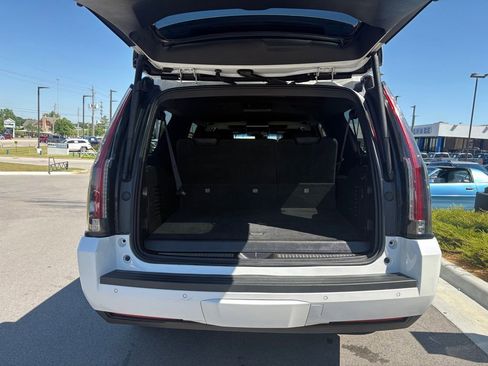 Used 2017 Cadillac Escalade ESV Platinum AWD/4WD image 19