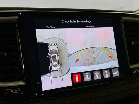 Used 2021 Chrysler Pacifica Touring-L FWD image 23