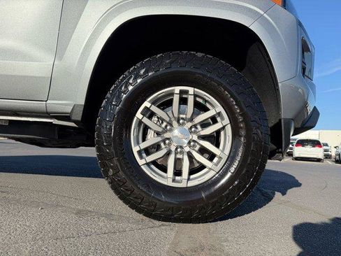 Used 2024 Chevrolet Colorado LT w/ LT Convenience Package II image 10