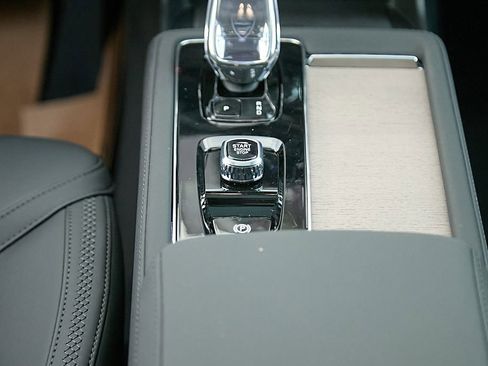 New 2026 Volvo XC90 B6 Plus w/ Protection Package Premier image 30