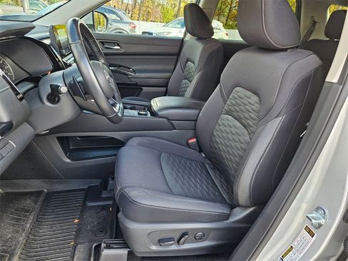 Used 2022 Nissan Pathfinder SV image 10