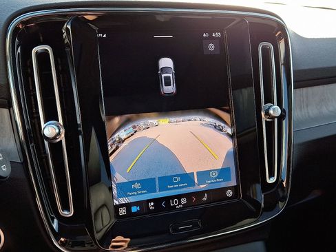 Certified 2024 Volvo XC40 B5 Core image 18