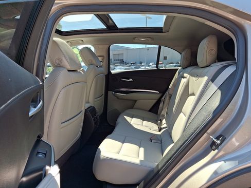 Used 2022 Cadillac XT4 Luxury w/ Cold Weather Package AWD/4WD image 10
